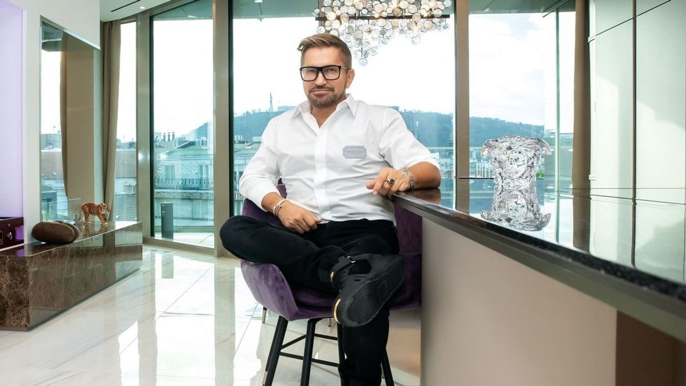 Elromlott Jákob Zoltán luxuskocsija, egy kamionos segítette ki