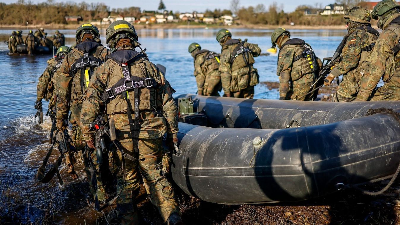 Magyarország ellenzi a világháborús kockázattal járó NATO-misszió létrehozását