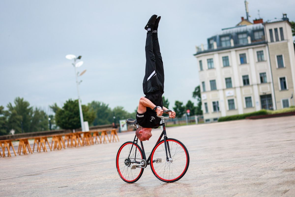 Bokodi SE kerékpáros akrobatái és művészi kerékpározói elképesztő gyakorlatokat mutattak be két keréken.