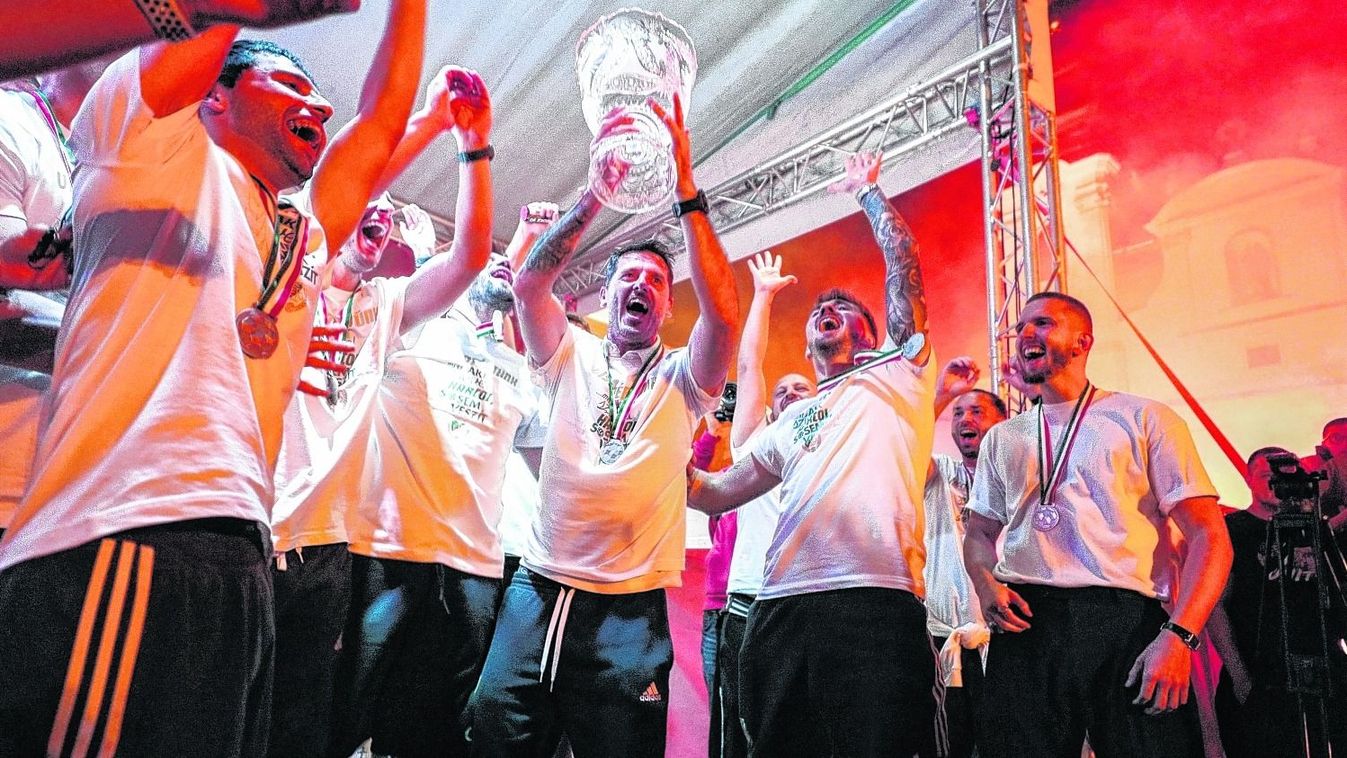NB I-es az ETO - Ünneplés a győri éjszakában