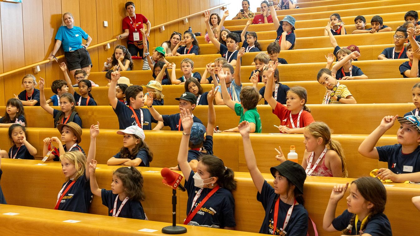 Vienna's New Generation: Primary School Children in Lecture Halls
