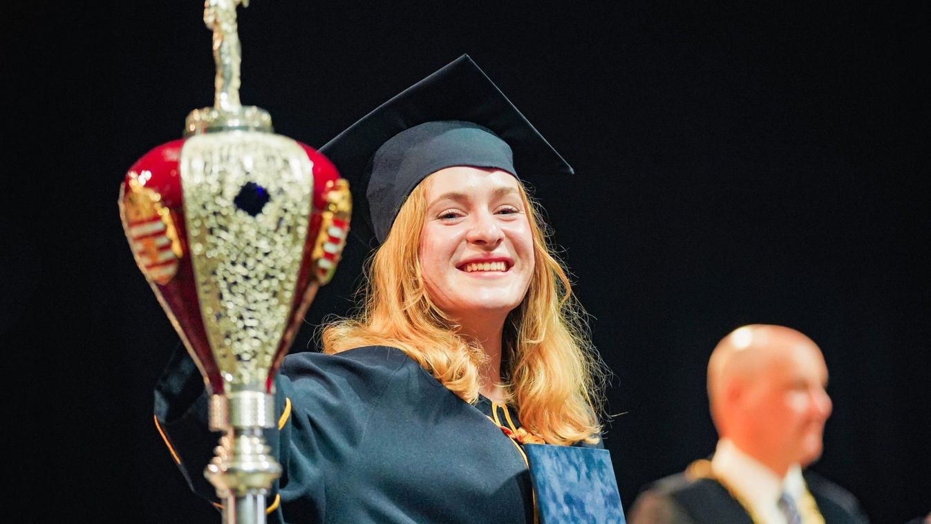 Humán- és társadalomtudományi diplomákat adtak át a győri Széchenyi-egyetemen - fotók
