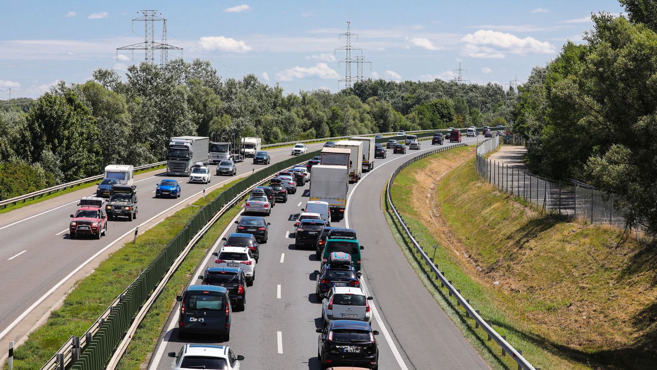 Balesettel indult a hétvége az M1-esen Mosonmagyaróvárnál