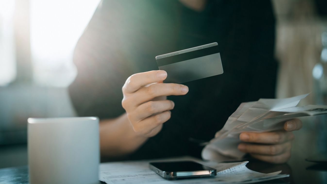Sok tízezer forint a különbség a legolcsóbb és a legdrágább bankszámla között
