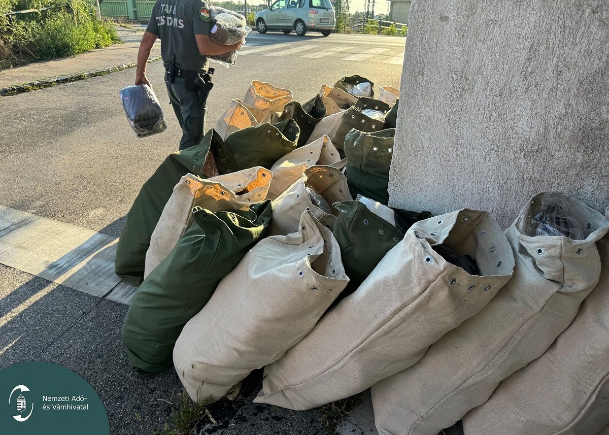 A bolgár sofőr és utasai kezdet ragaszkodtak a termékek eredetiségéhez, de később bevallották, hogy Törökországban vásárolták a hamisítványokat.