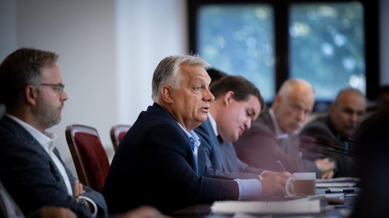Ülésezik a kormány