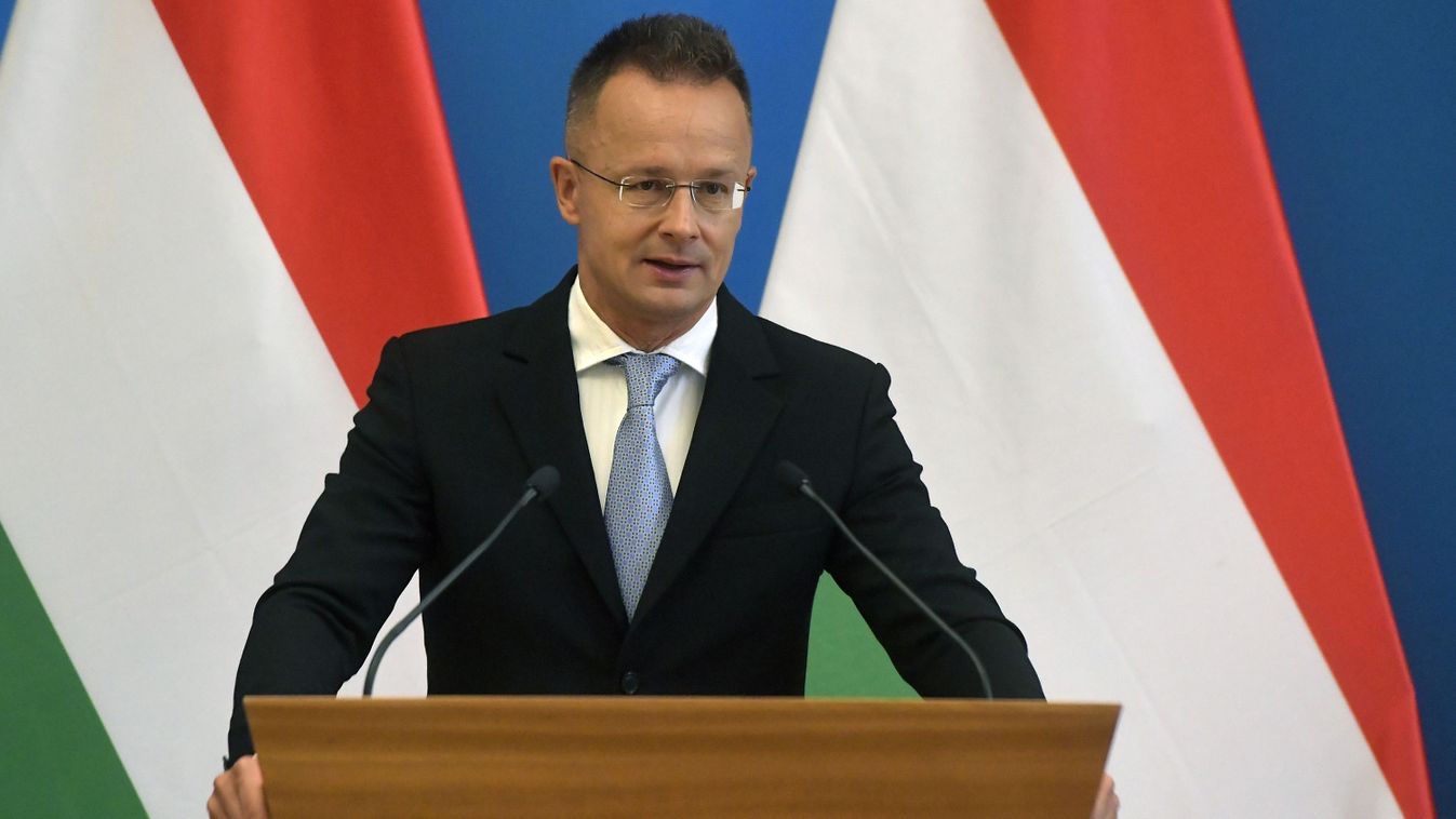 Szijjártó: a brüsszeli hazugsággyár lendületét sem a tények, sem a nyár nem törték meg