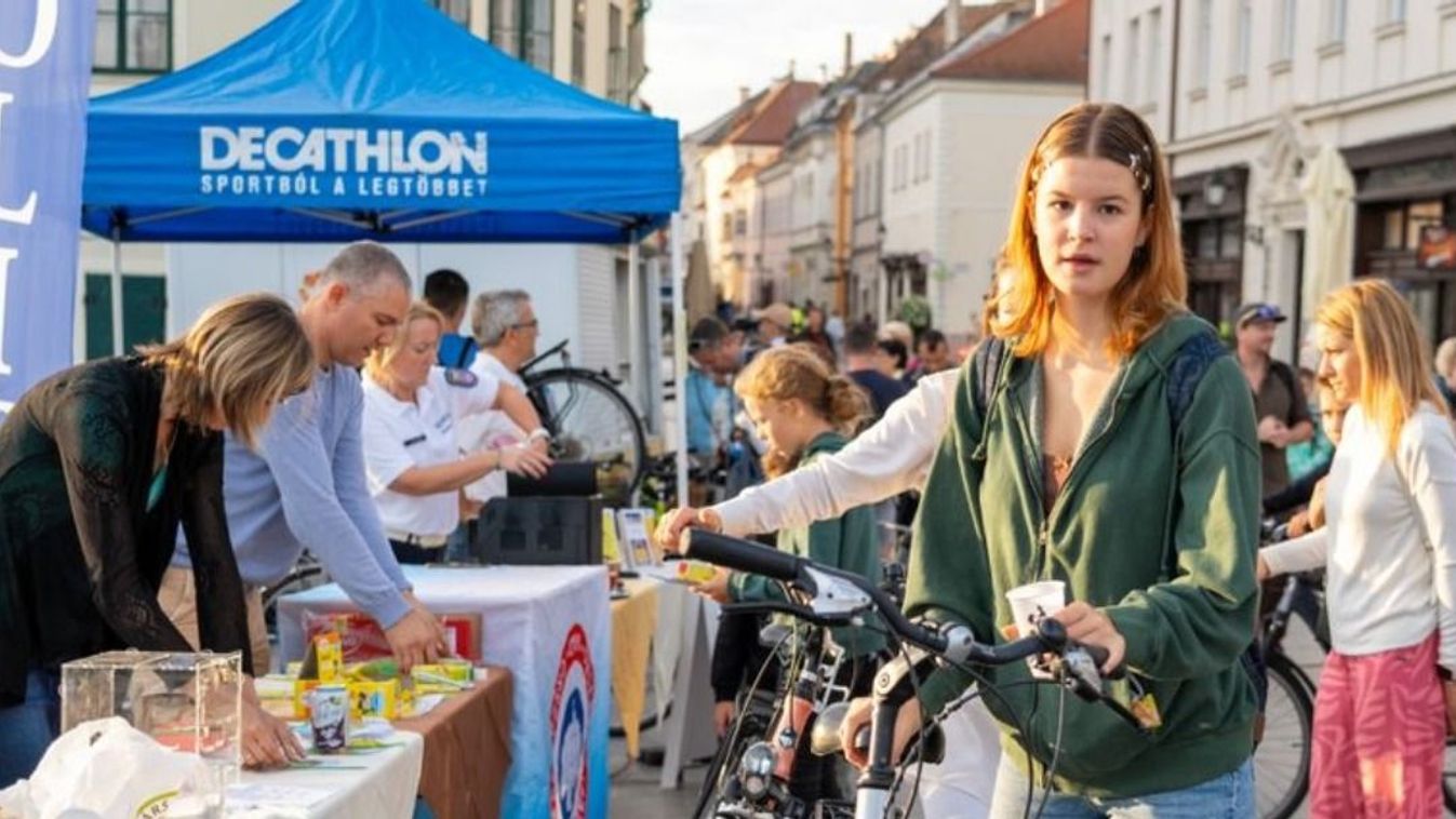 Őszi Bringás Reggeli a győri Dunakapu téren