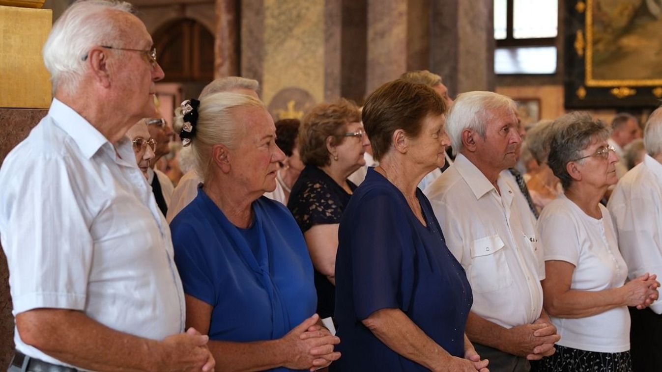 Hatvan év együtt – Jubiláló házaspárokat köszöntöttek a győri székesegyházban – Fotók
