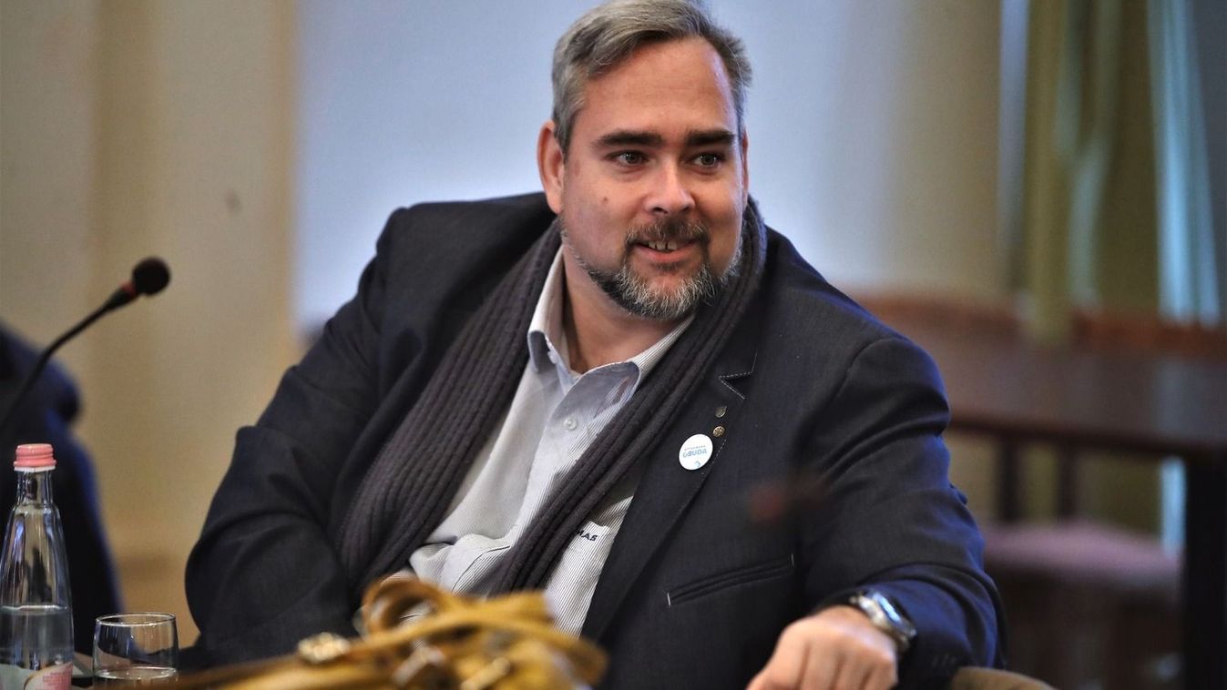 Ellenzéki politikusokig érhetnek el a fővárosi kenőpénzes ügyek szálai