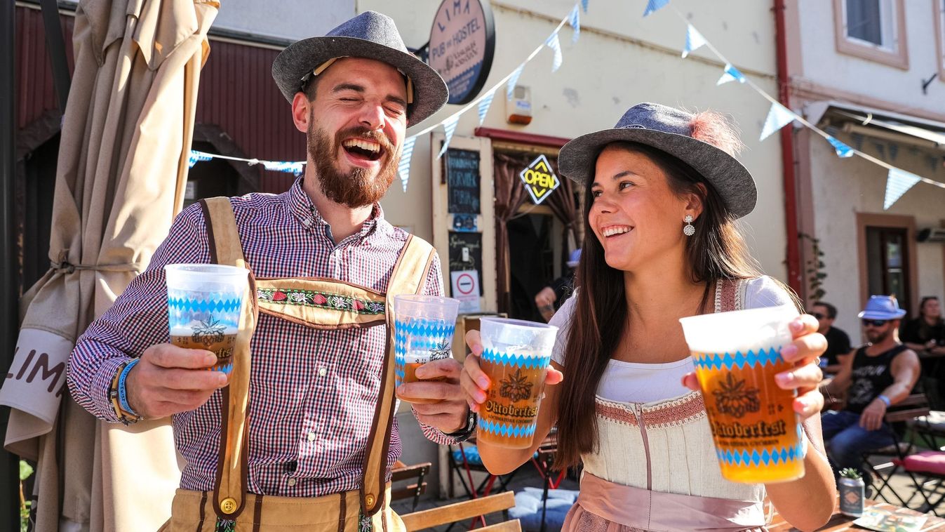Sörös kocsmatúrák Győrben az Oktoberfest idején - fotók, videó