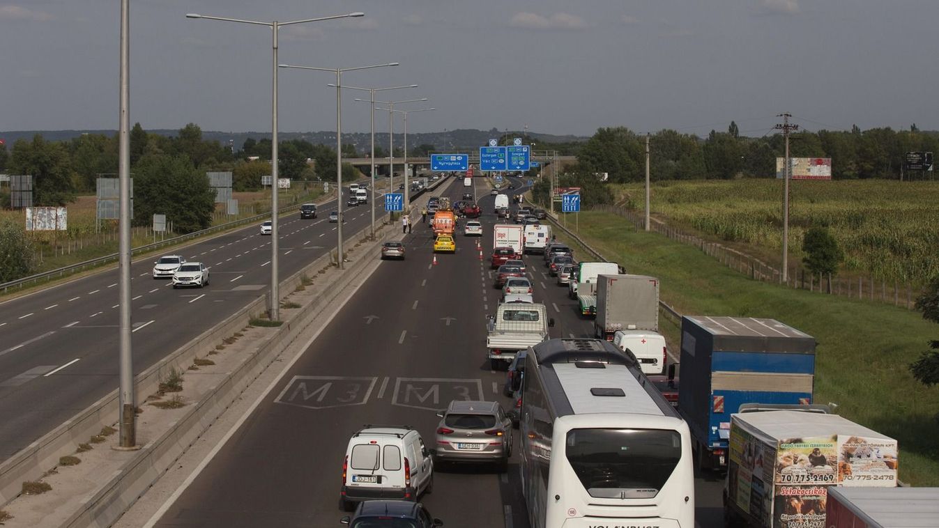 Október végéig korlátozások lesznek az M1-esen
