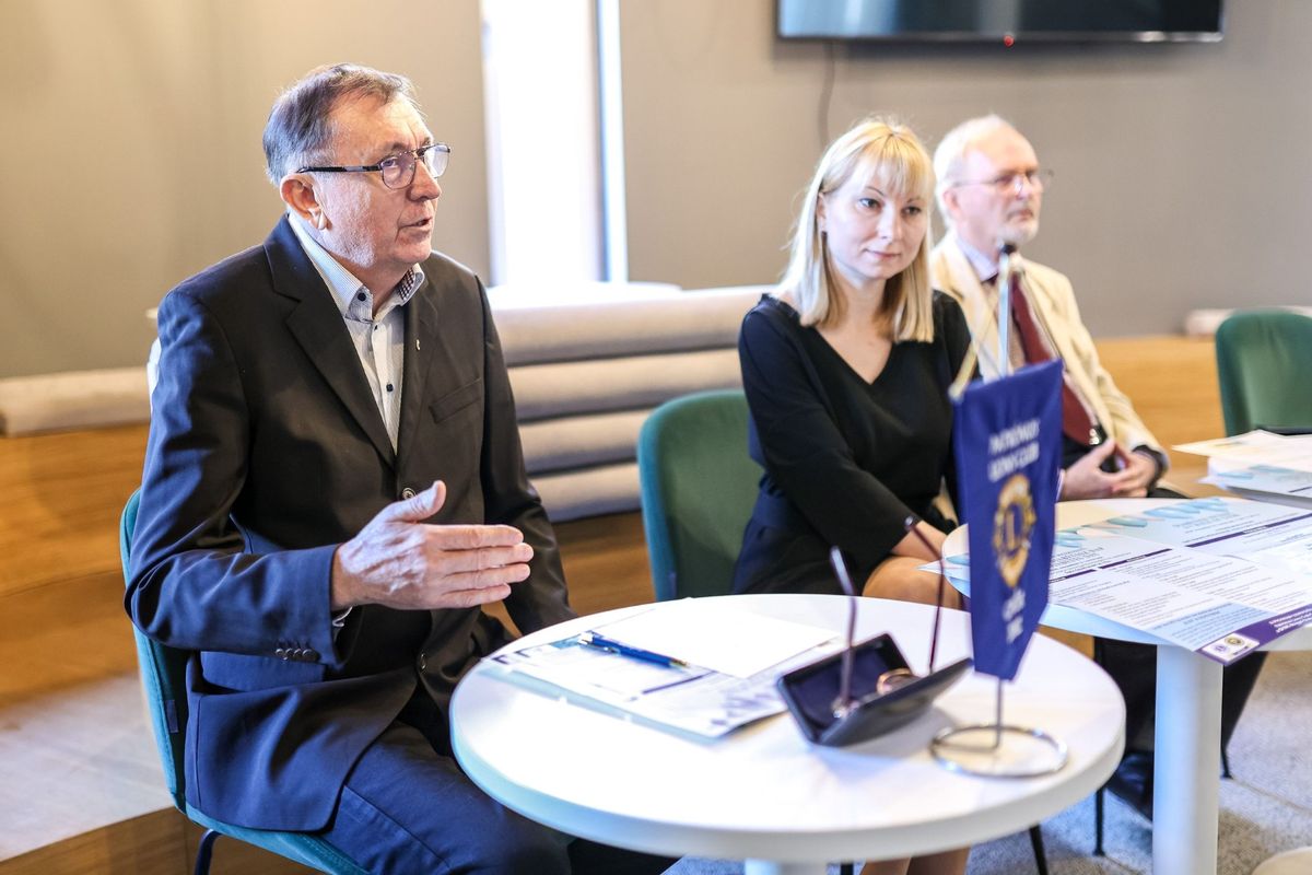 Két hétvégét is felölelnek az idei Diabétesz Világnap programjai Győrben. Képünkön a szervezők: Hartmann József (bal),  Pintérné dr. Fürst Ágnes és Venesz László.