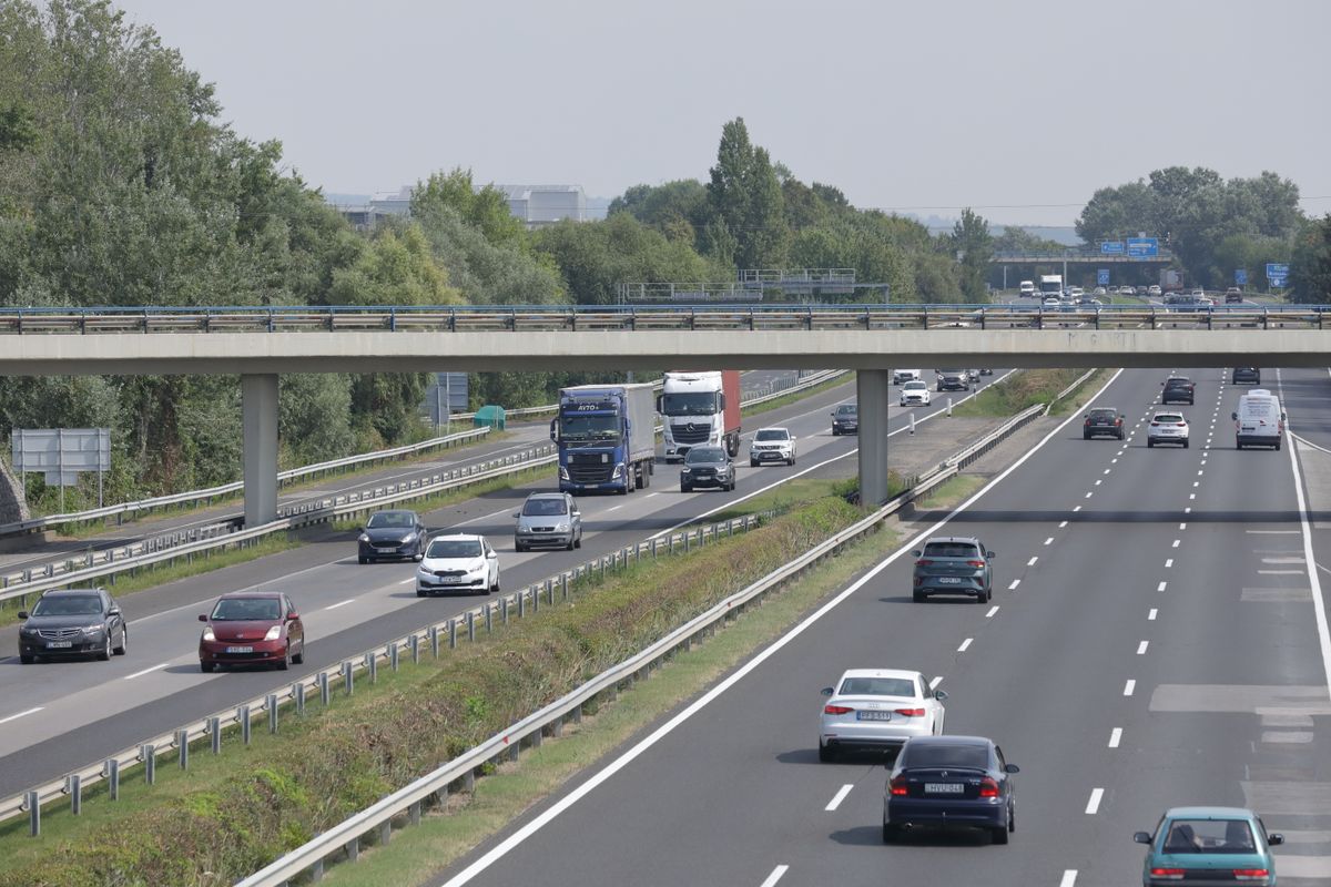 Új KRESZ – A most érvényben lévő követési távolság szabályát másodperces szabályozással fogják kiegészíteni.