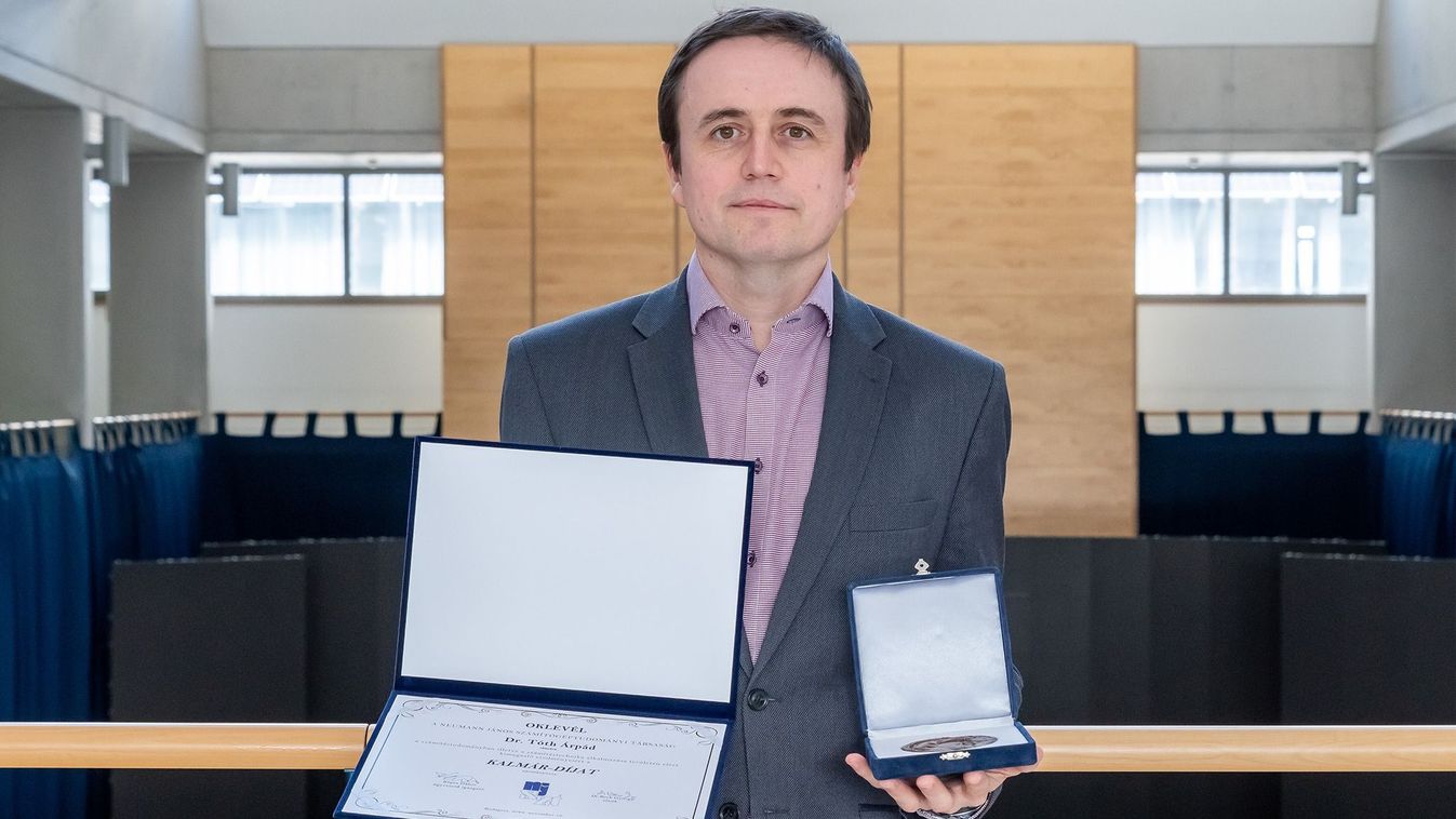 A Neumann Társaság Kalmár-díját vehette át dr. Tóth Árpád, a Széchenyi István Egyetem docense, gazdasági vezetője