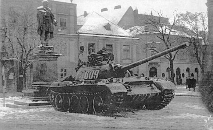 Szovjet tank a Köztársaság téren. 1956.