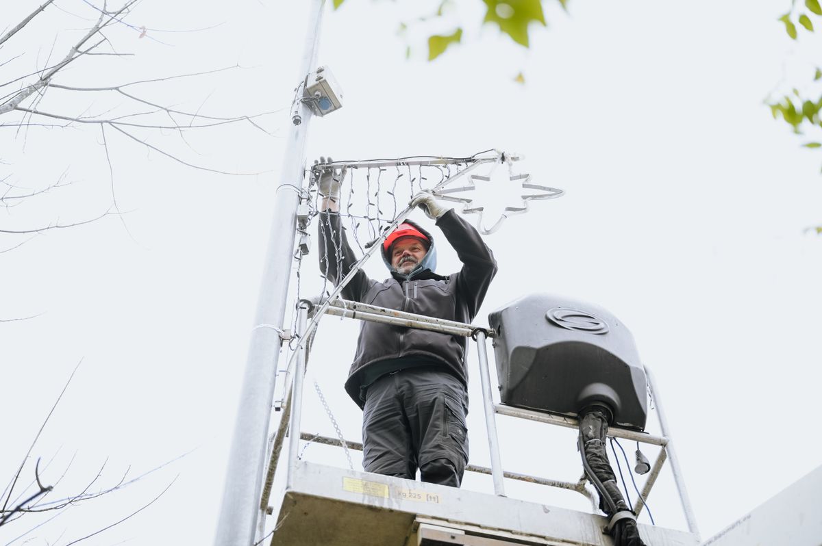 Lázas készülődés vette kezdetét Sopronban, hogy november végétől minden az elcsendesülésről, a szeretetről és az adventi átszellemüléséről szóljon.