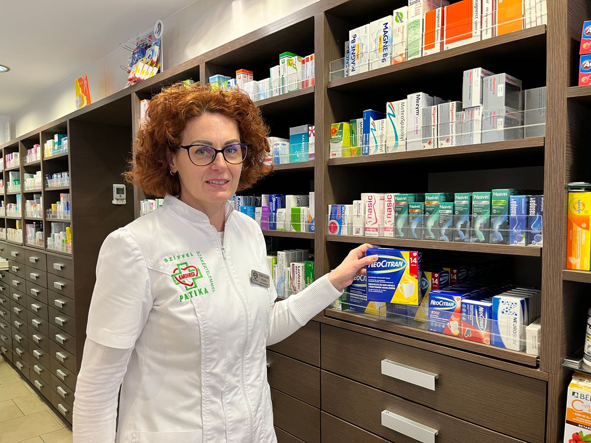 Covidra nincs gyógyszer, de a felső légúti megbetegedésekre ajánlott készítményekre megnőtt a kereslet, tudtuk meg Krázné Schmidt Krisztina győri gyógyszerész-szakasszisztenstől