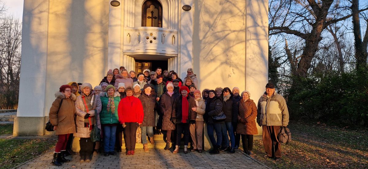 Tisztújító közgyűlés mellett Máriakálnokra látogattak az Egy Hullámhosszon Kulturális Egyesület tagjai. 