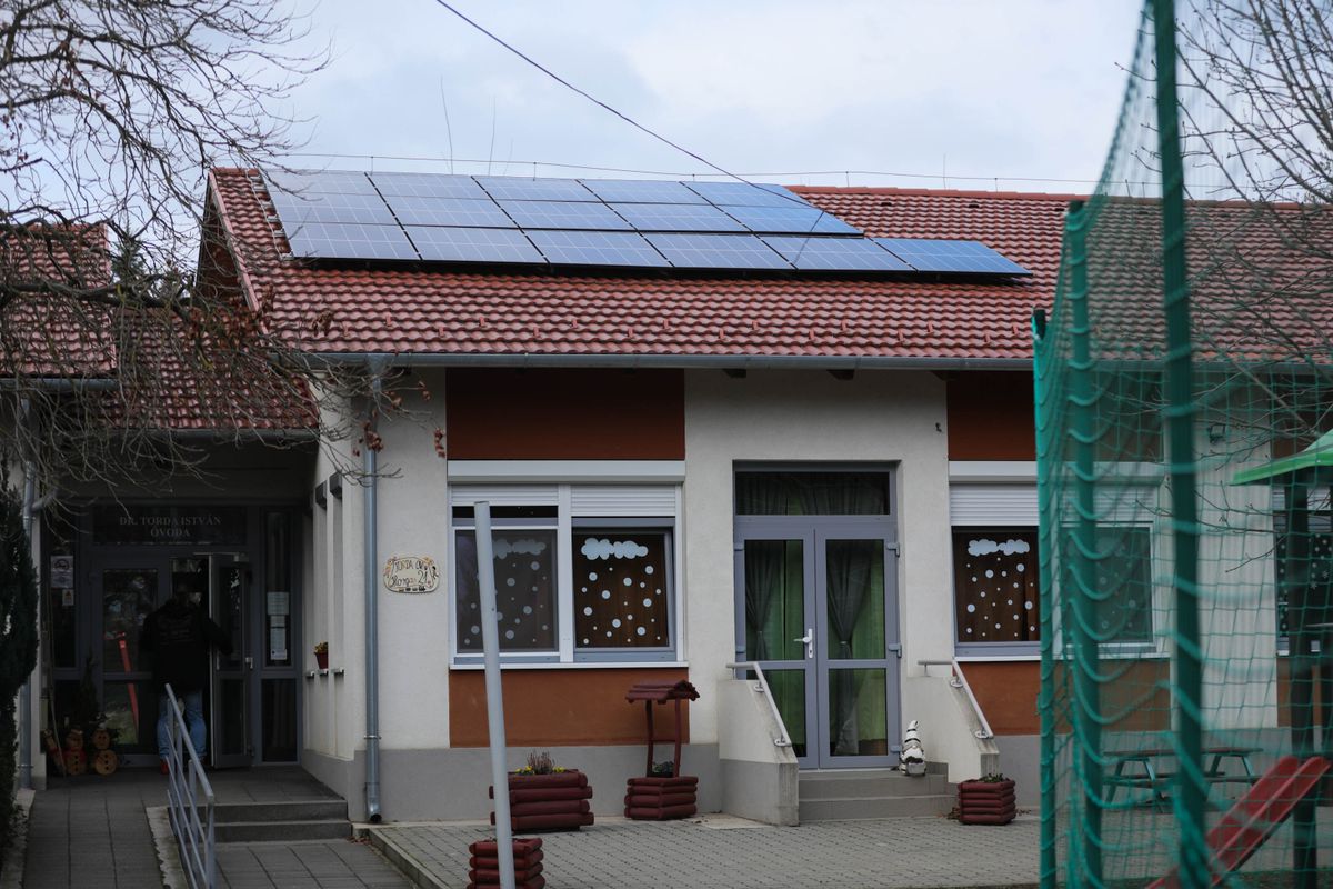 Nem elég a korszerű napelemrendszer, automatizált fűtés segíthet a takarékoskodásban és hatékonyabb működésben.