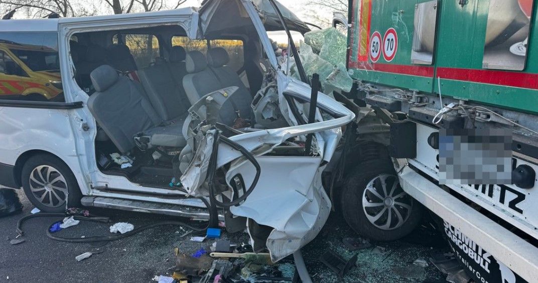 Nyolcan sérültek meg baleset M1