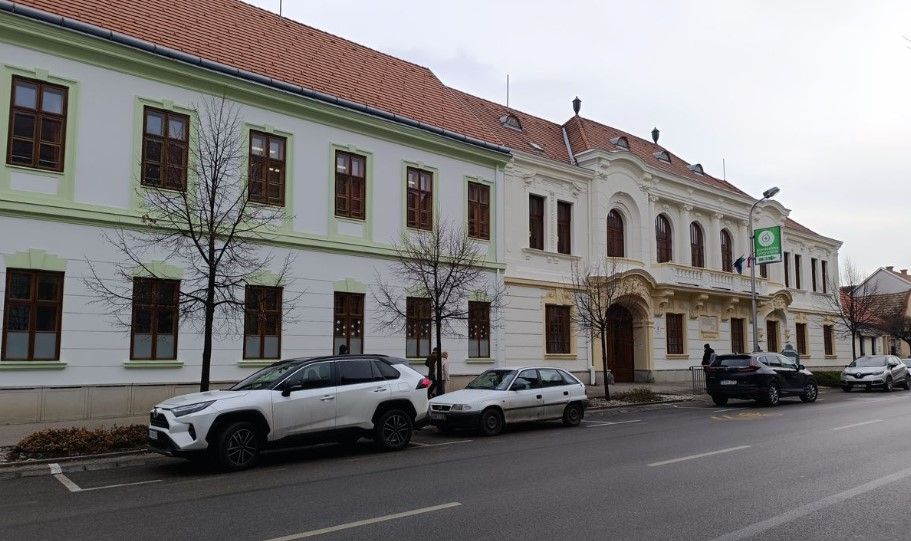 Bombariadó pápa intézmény iskola