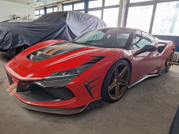 Ez limitált kiadású Ferrari is a NAV lefoglalt tárgyai között várja a licit végét.