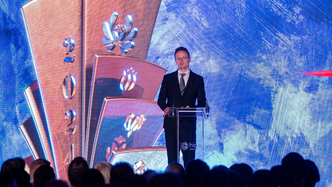 Szijjártó Péter: egy év alatt száz új gyár fog épülni Magyarországon (videó)