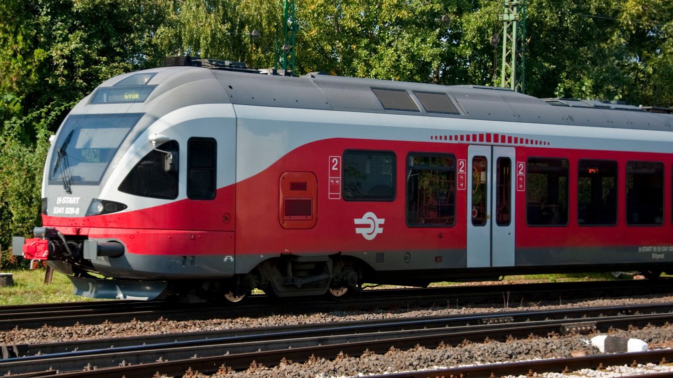 Késnek, kimaradnak a vonatok a győri fővonalon