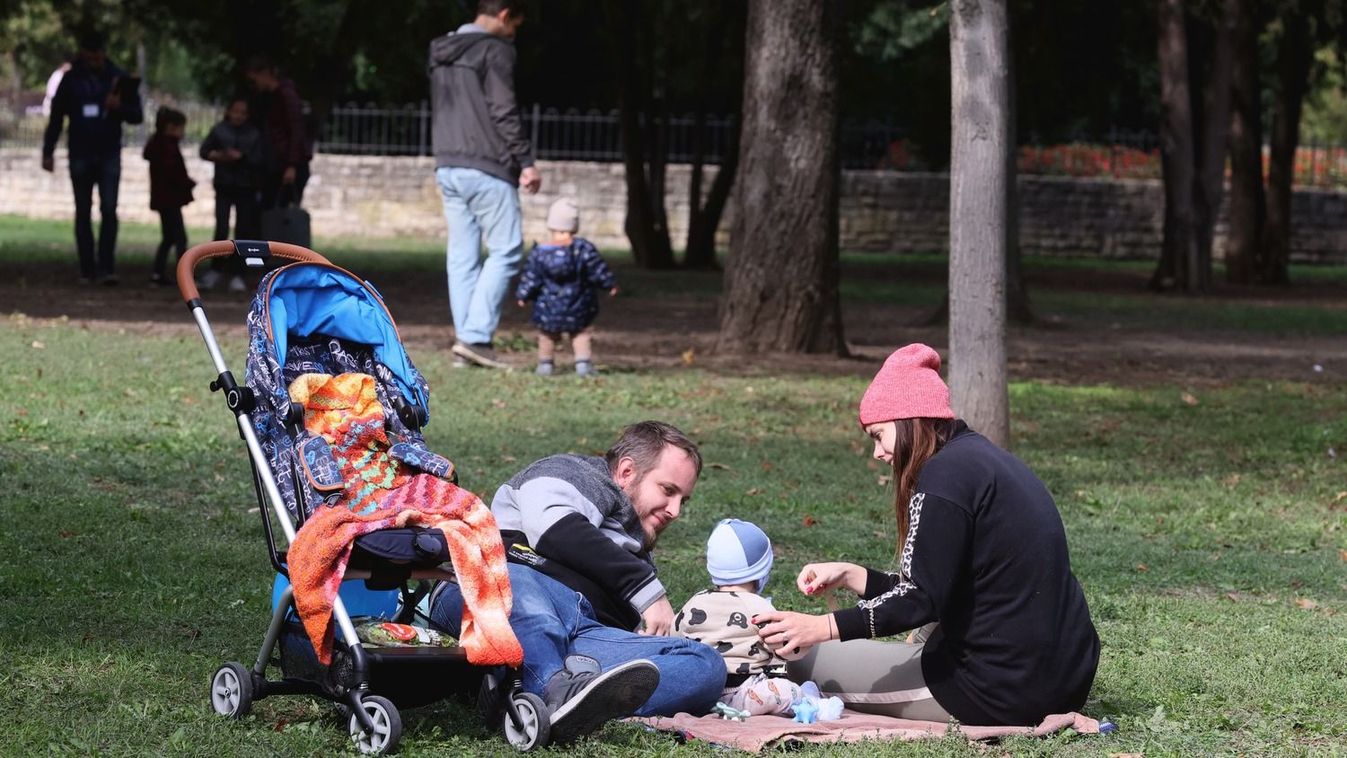 Hatalmas siker az infóvonal, amit a családokat érintő kérdések megválaszolására indítottak