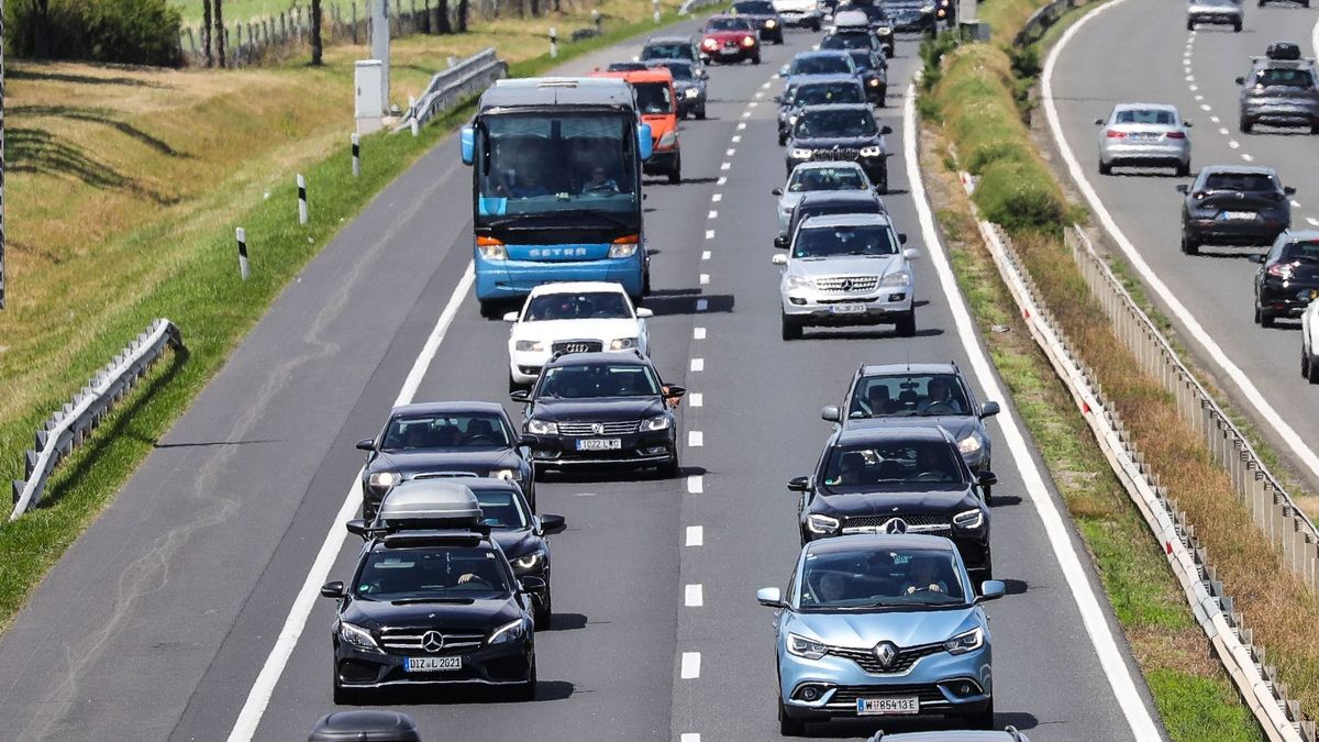 Nincs vége a balesetek sorának, újabb dugó az M1-es sztrádán
