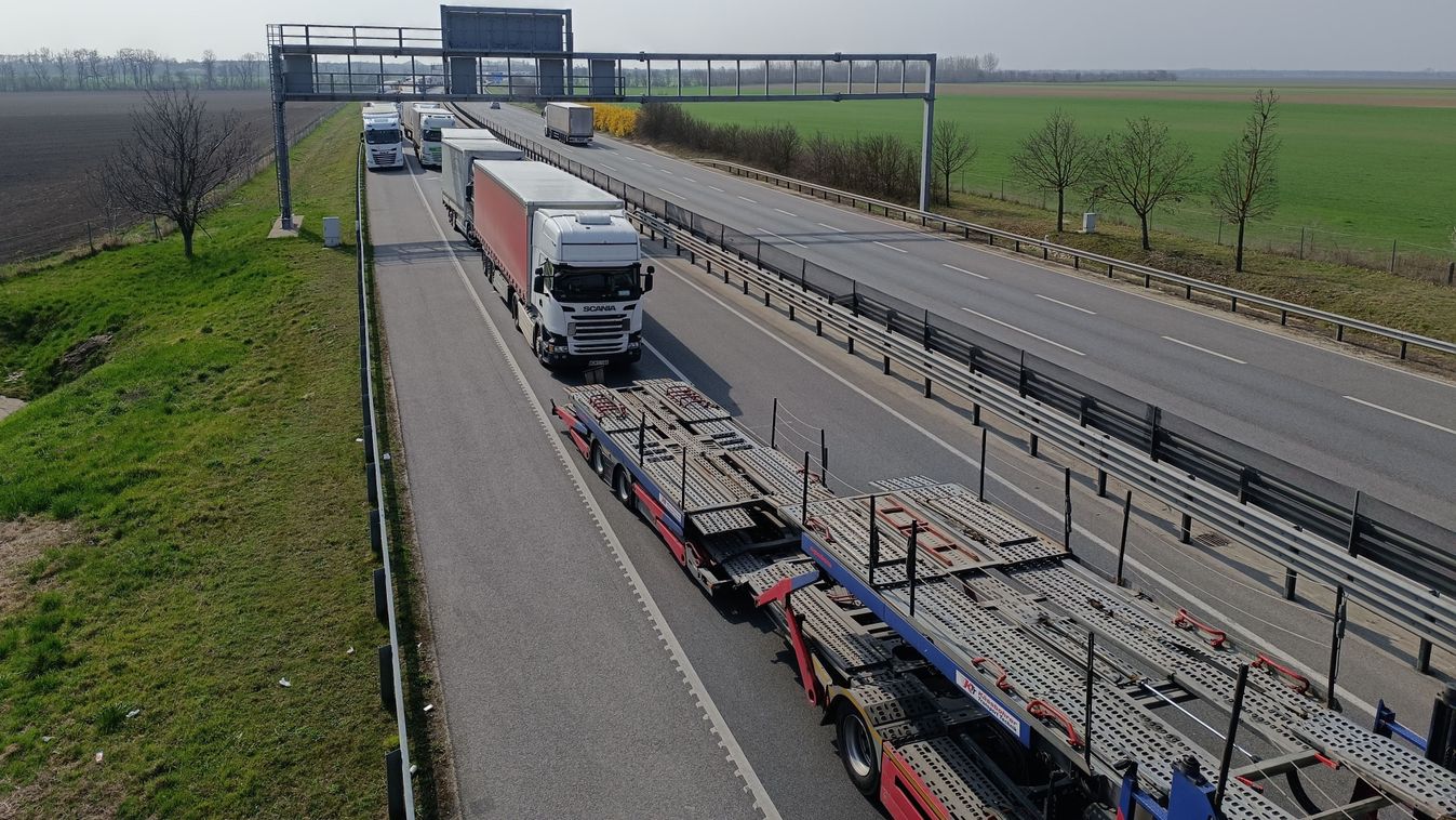 Küzdelmes a közlekedés a sztrádán, nehéz helyzetben az M1-es – Videó