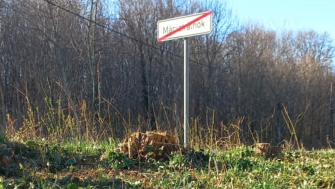 Hóvirágokat mentenek a kerékpárút mentén Máriakálnokon