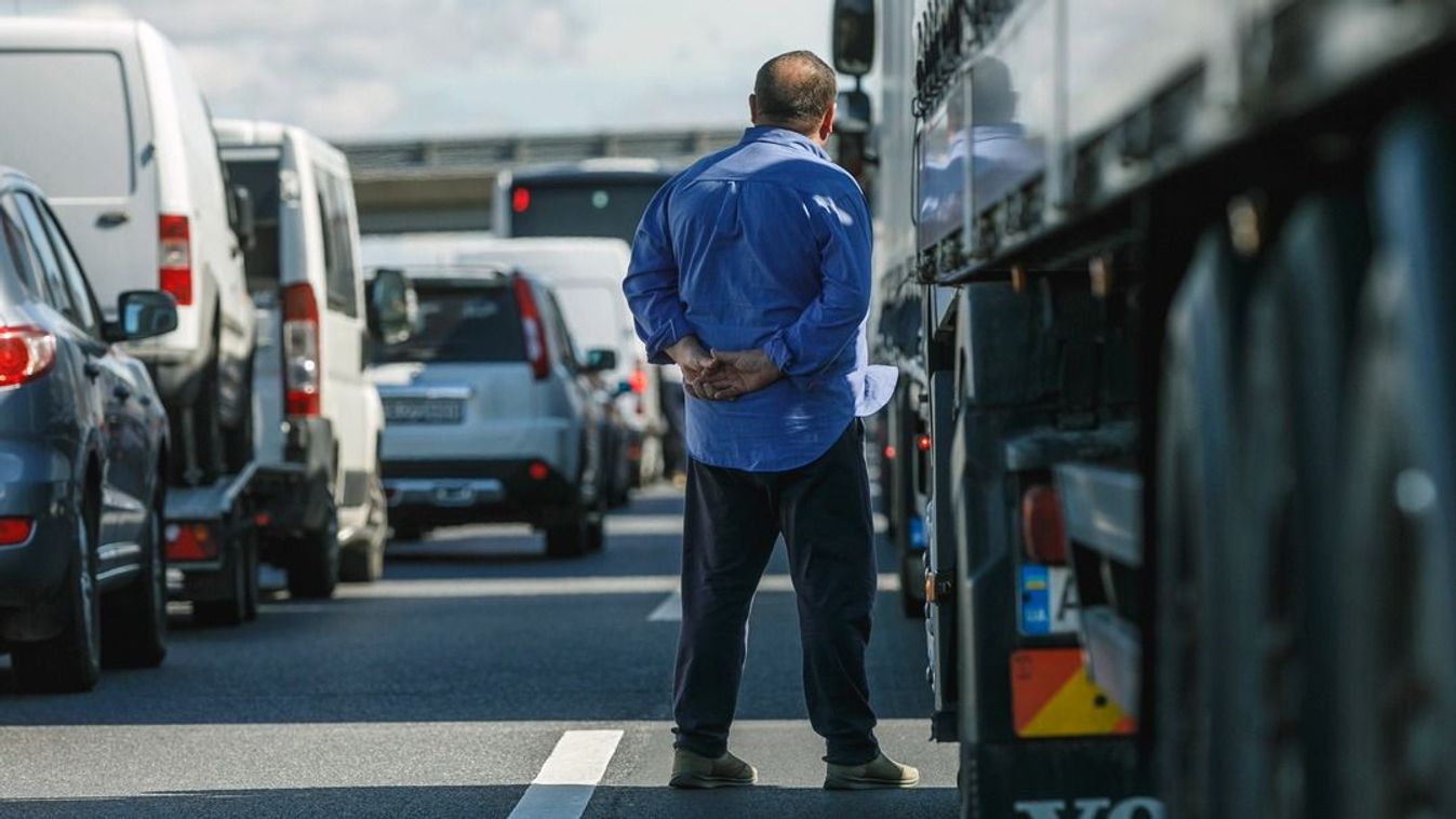 Elesett az M1-es: balesetek és több mint 10 kilométeres dugó a sztrádán
