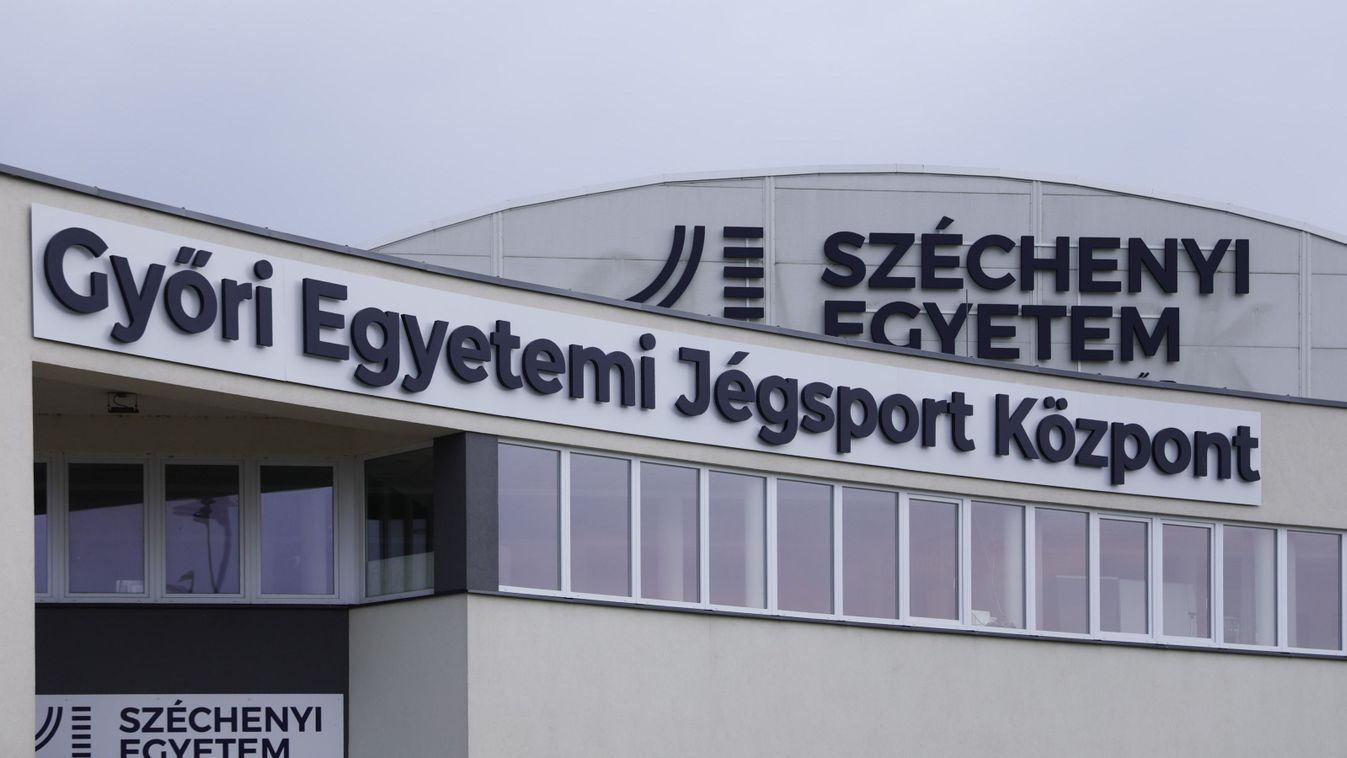 Már ott díszeleg a győri jégpályán az új név – Fotók