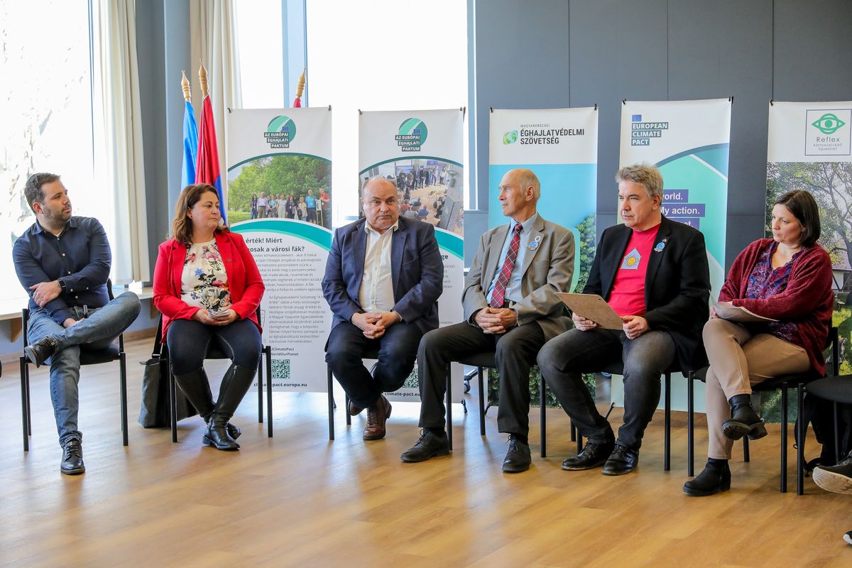 Beszélgetés arról, mit lehet tenni az éghajlatvédelem érdekében.