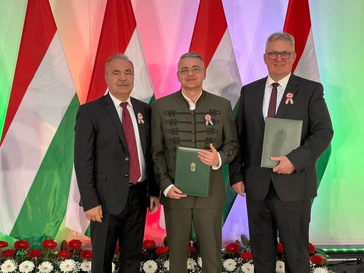 Nagy István, dr. Tóth Tamás, a Széchenyi István Egyetem Albert Kázmér Mosonmagyaróvári Kar dékánja, szintén kitüntetett és Németh Gergely. Fotó: Magosz vármegyei szervezete