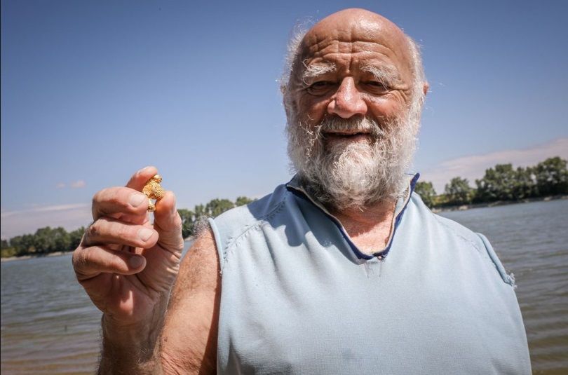 Ez az aranyrög nagyon sok ici-pici aranypihéből állt össze.