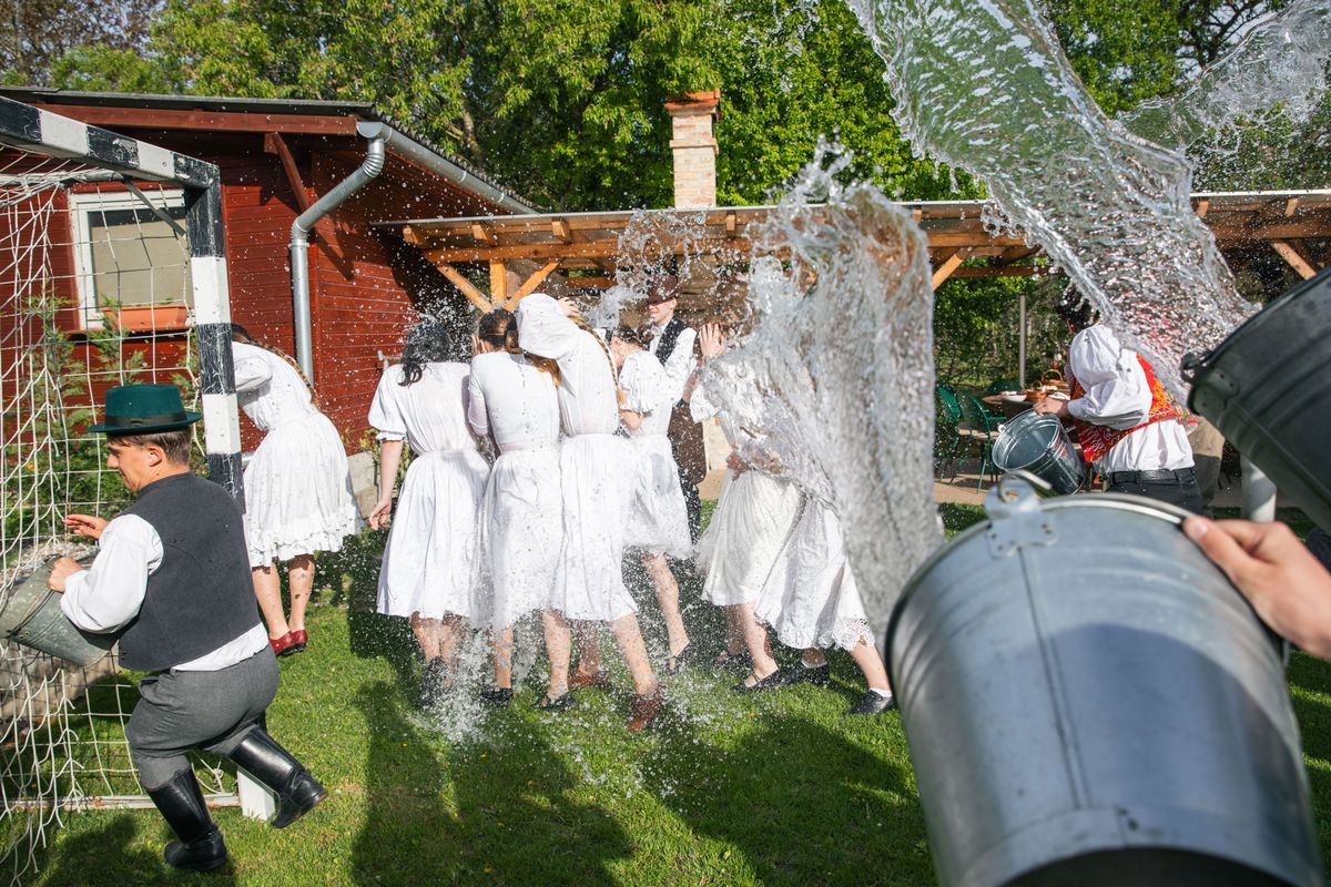 Húsvéti locsolkodás Győrújbaráton