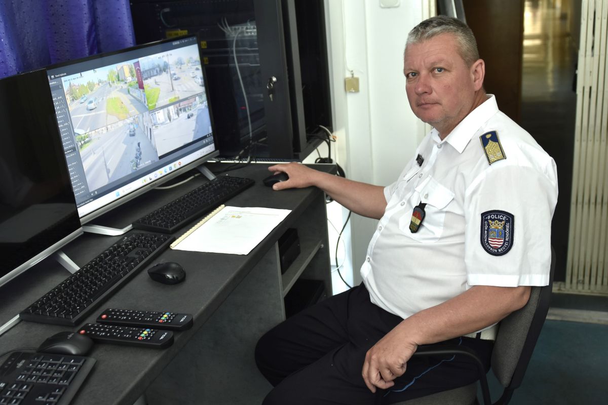 A traffiboxok mellett kamerákkal is figyeljük a közlekedést – hangsúlyozta Makó László.