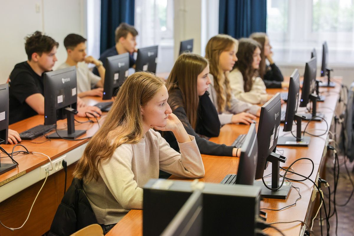 A Baksa Kálmán gimnáziumban már az idei kompetencia felmérés írják a diákok. A tavalyi eredmények alapján országosan ők a legjobbak német célnyelvből.