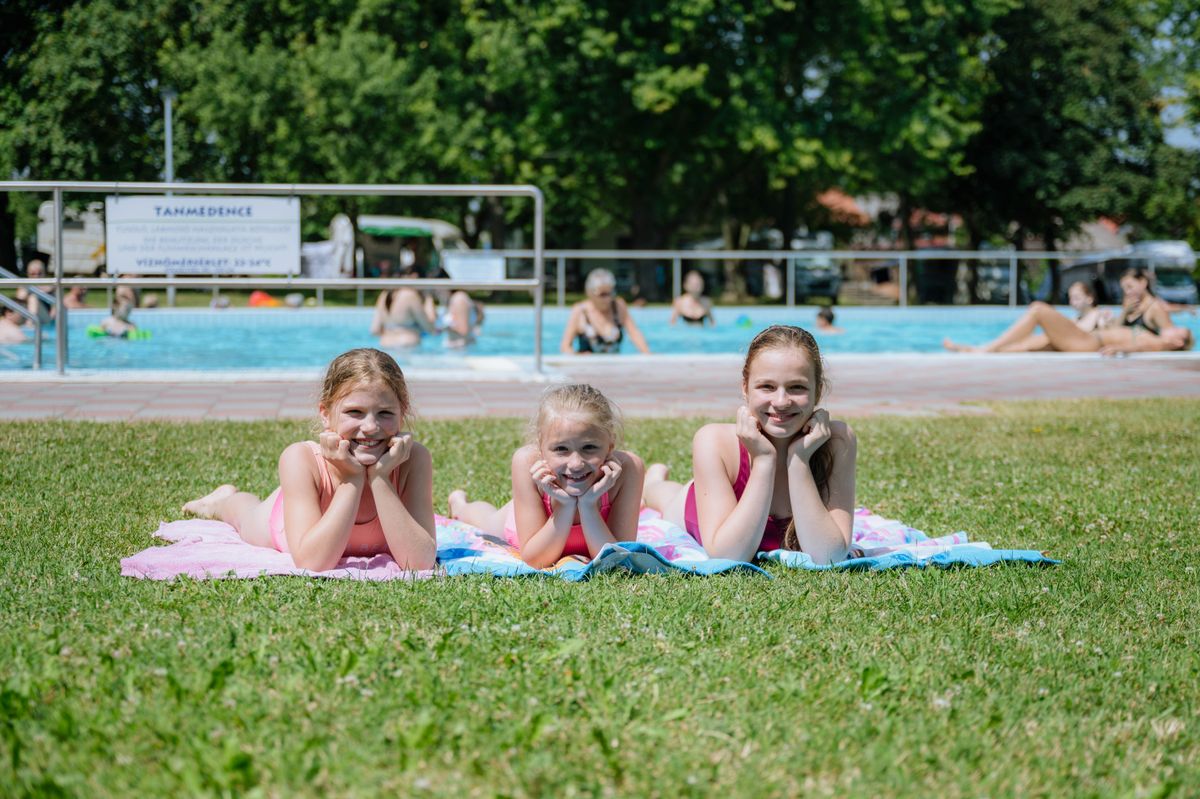 Mikor nyitnak a fürdők? A hegykői strandfürdő idén is várja a hűsölésre vágyókat