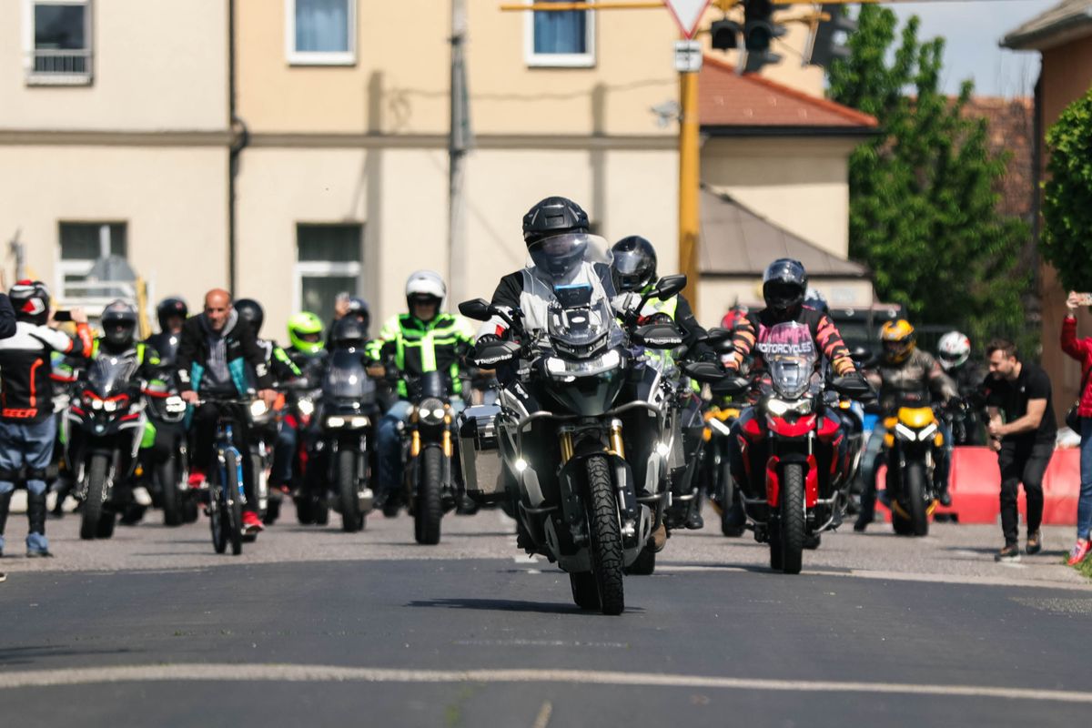 Guri motoros kísérettel indult 15 ezer kilométeres iráni útjára.