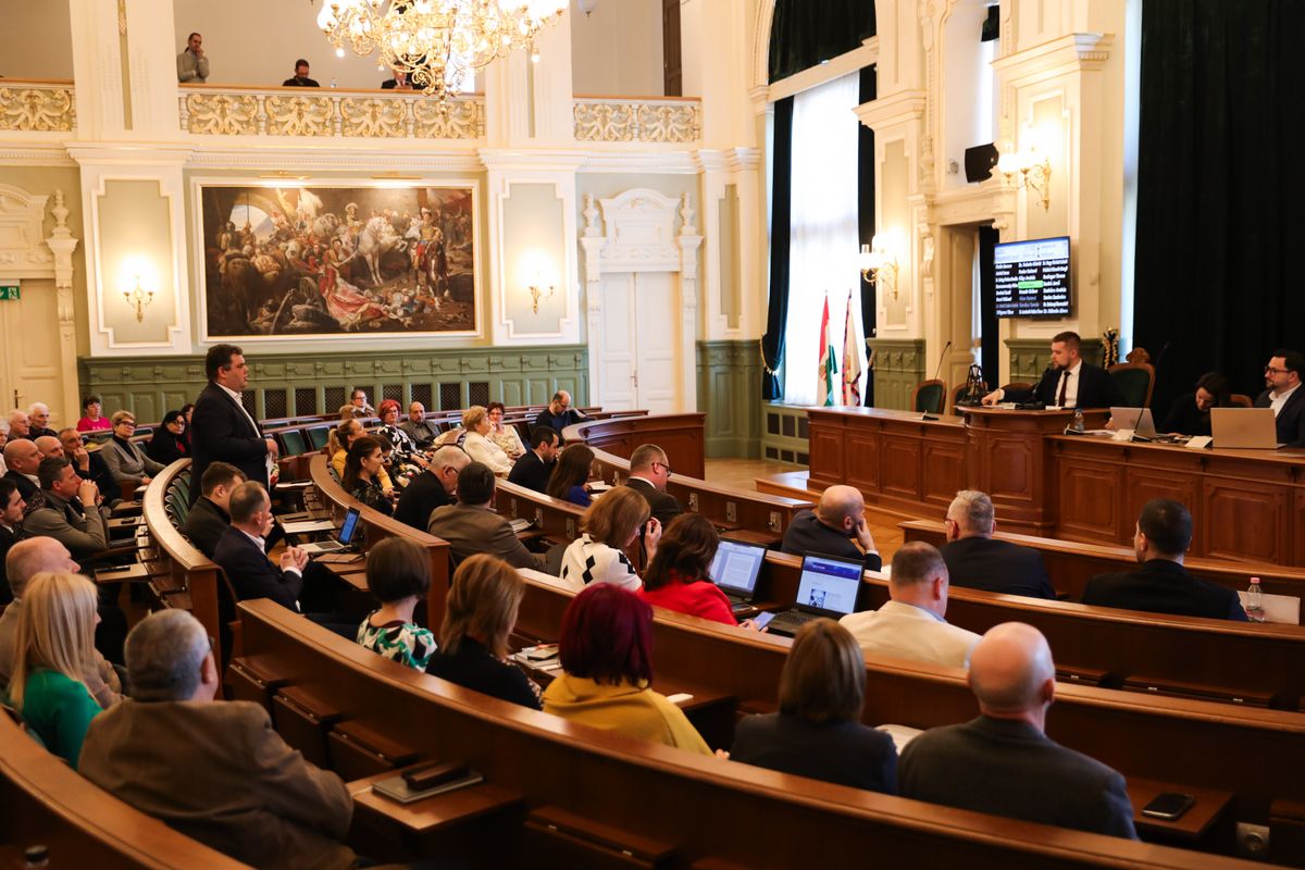 A győri közgyűlés újabban maratoni üléseket tart.
