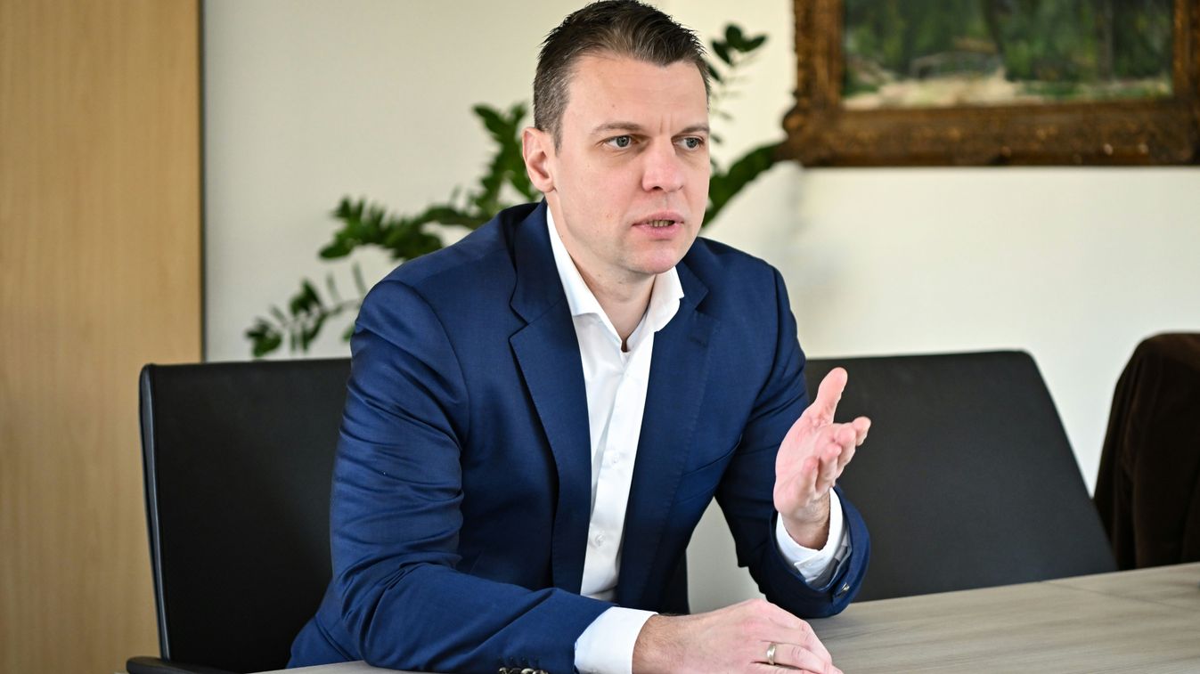Menczer Tamás: az orosz energiát nem kizárni kell Európából, épp ellenkezőleg (videó)