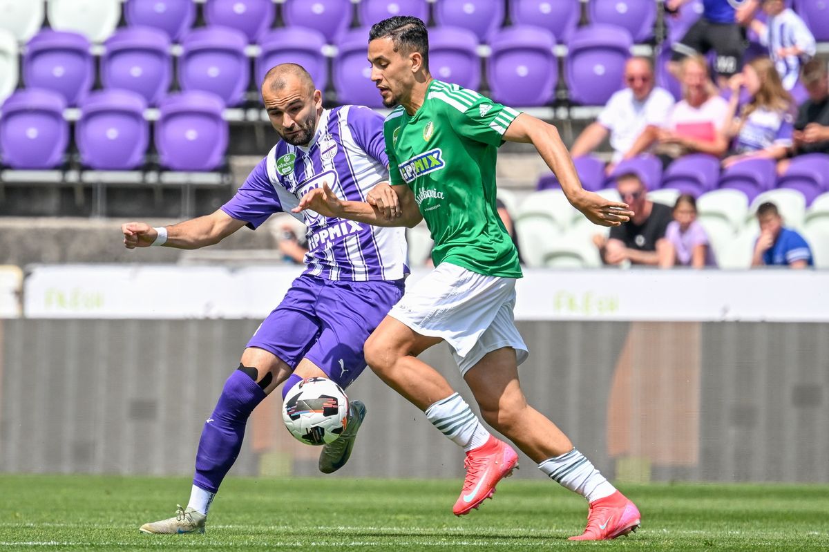 Budapest, 2025. május 3. Joao Aniceto Grandela Nunes, az Újpest (b) és Nadir Benbuali, a Győr játékosa a labdarúgó OTP Bank Liga 30. fordulójában játszott Újpest FC - ETO FC Győr mérkőzésen a Szusza Ferenc Stadionban 2025. május 3-án. MTI/Illyés Tibor