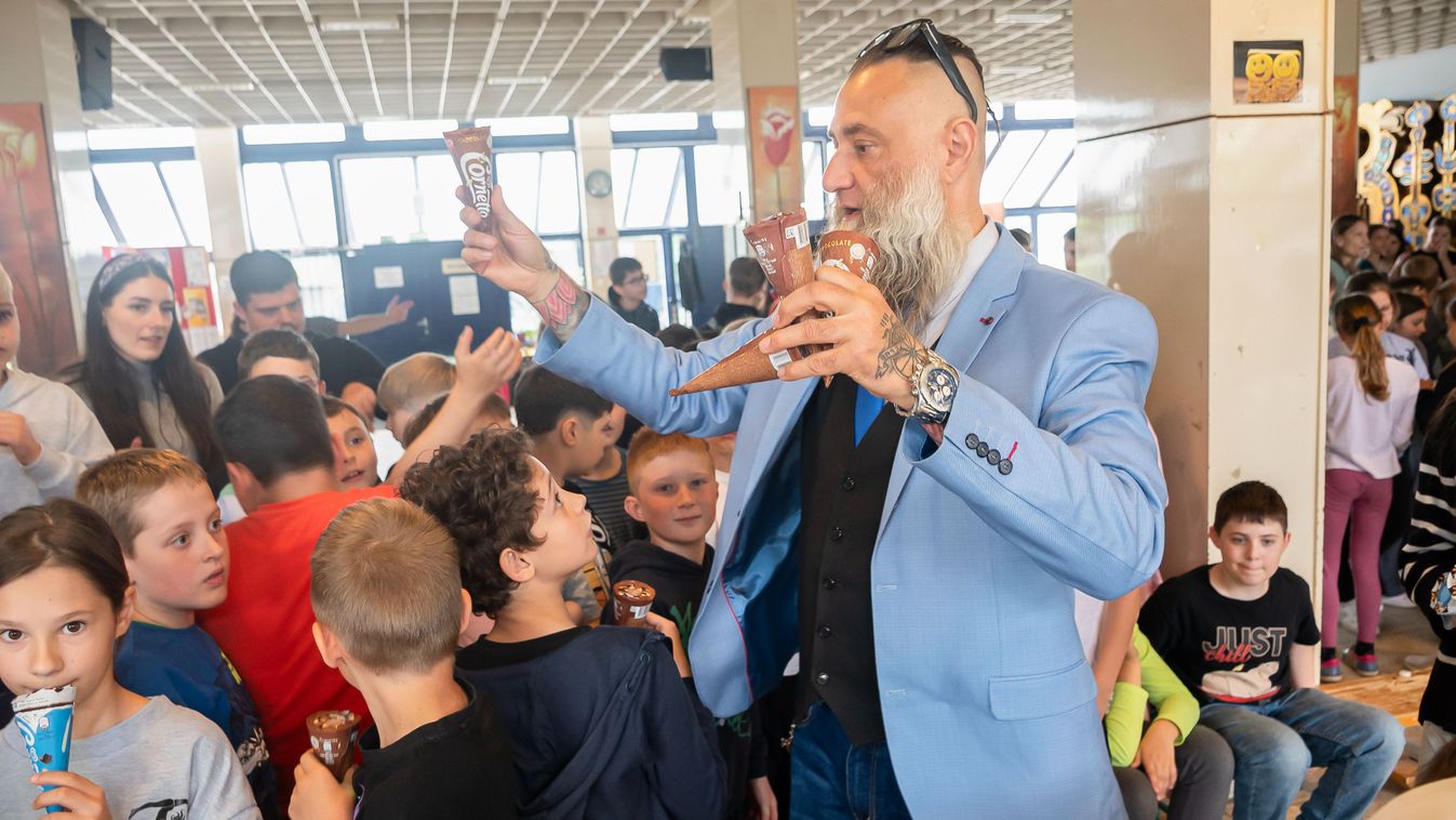 Háromezer fagyi háromezer mosolyt csalt a gyerekek arcára