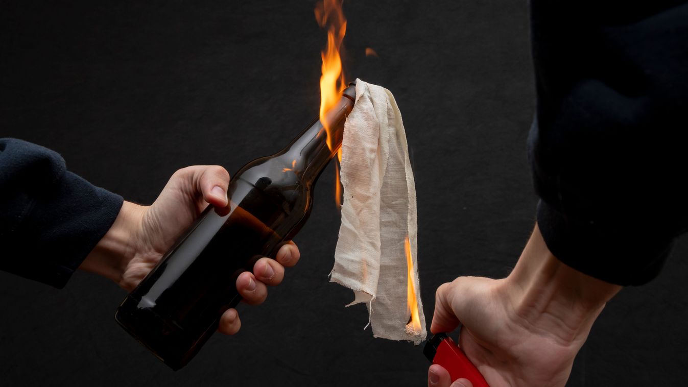 Molotov koktéllal akarta felgyújtani az asszonyt - Benzin helyett gázolajat töltött Sopronban