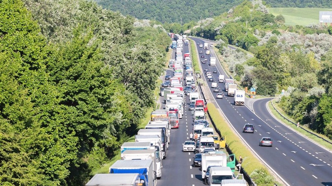 Bedugult az M1-es, rengetegen utaznak a pályán