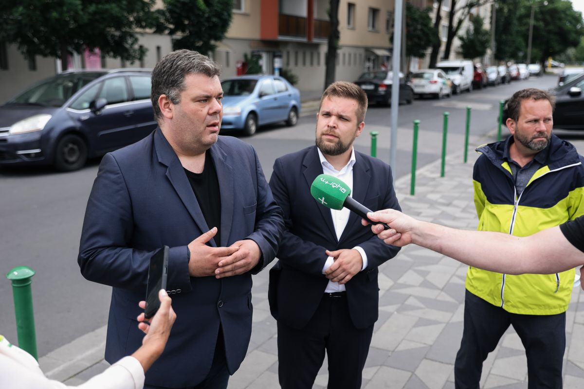 Új gyalogos átkelő Győrben: Borsi Róbert, Pintér Bence és Máthé-Tóth Péter erről tartott sajtótájékoztatót.
Fotó: Molcsányi Máté